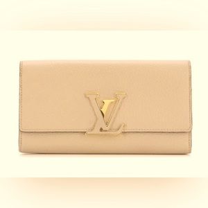 Louis Vuitton Capucines Leather Wallet - add a chain and you have a crossbody